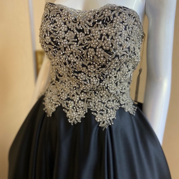 Hand beaded strapless black gown - Picture 4 of 10